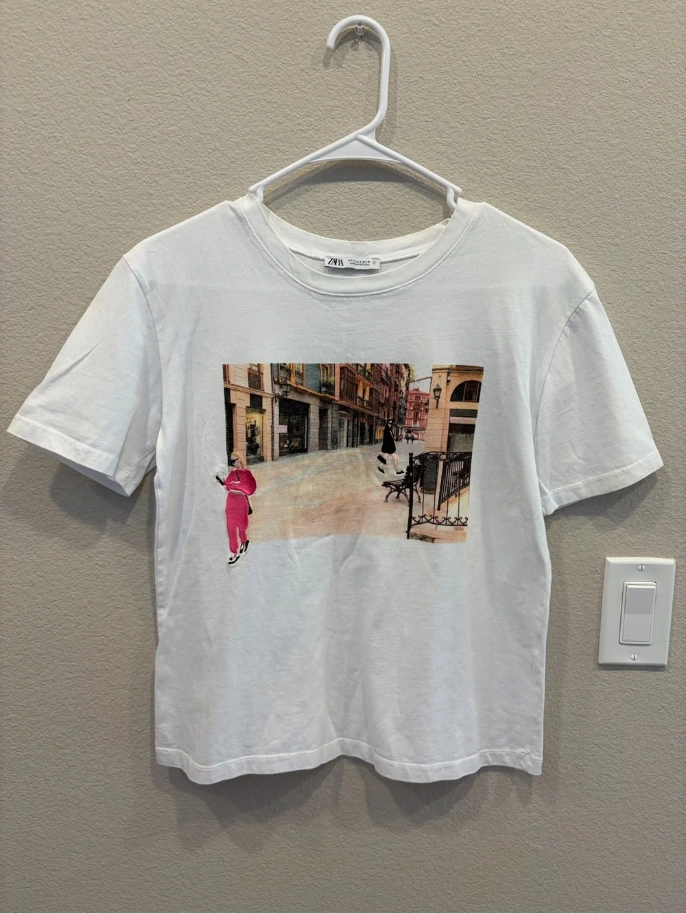 ZARA 3-D Graphic T-shirt - White - Small